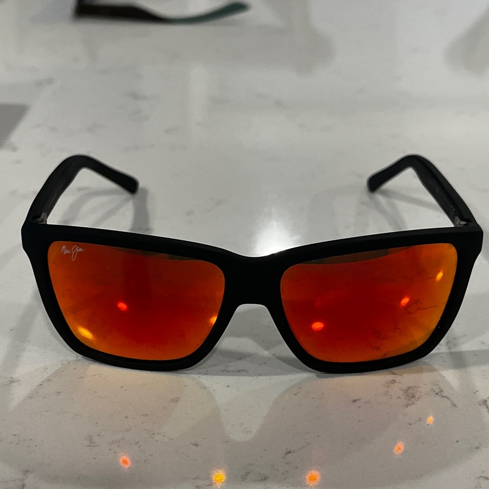 Maui Jim Cruzem Sunglasses - Hawaii Lave red lenses